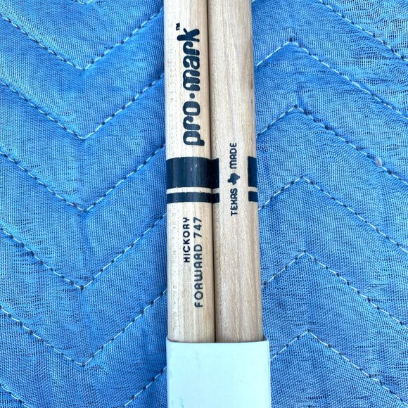 PRO-MARK HICKORY FORWARD 747 Drumsticks 16-1/4” L, .551” Dia. - Picture 2 of 3